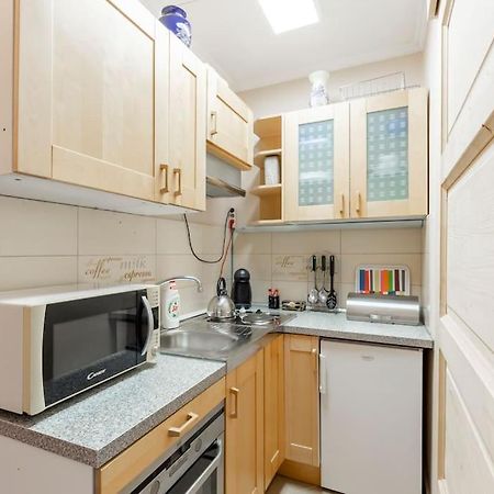 Lovely 1 Bedroom Flat - Gazdagret Budapest Esterno foto