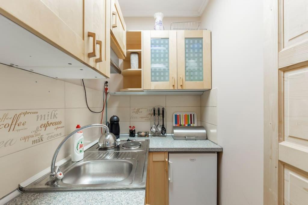 Lovely 1 Bedroom Flat - Gazdagret Budapest Esterno foto