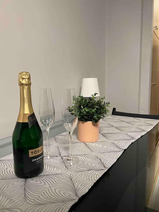 Lovely 1 Bedroom Flat - Gazdagret Budapest Esterno foto